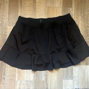 TAIL black ruffled skort SZ LG with built in shorts. Flirty!